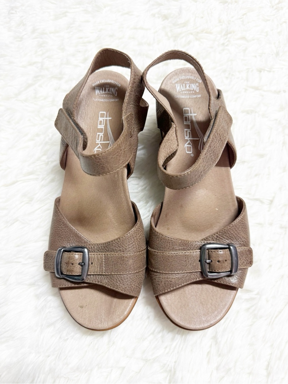 Dansko Women’s EU 39 US 8.5-9 Brown Leather Buckle Comfort Wedge Sandals